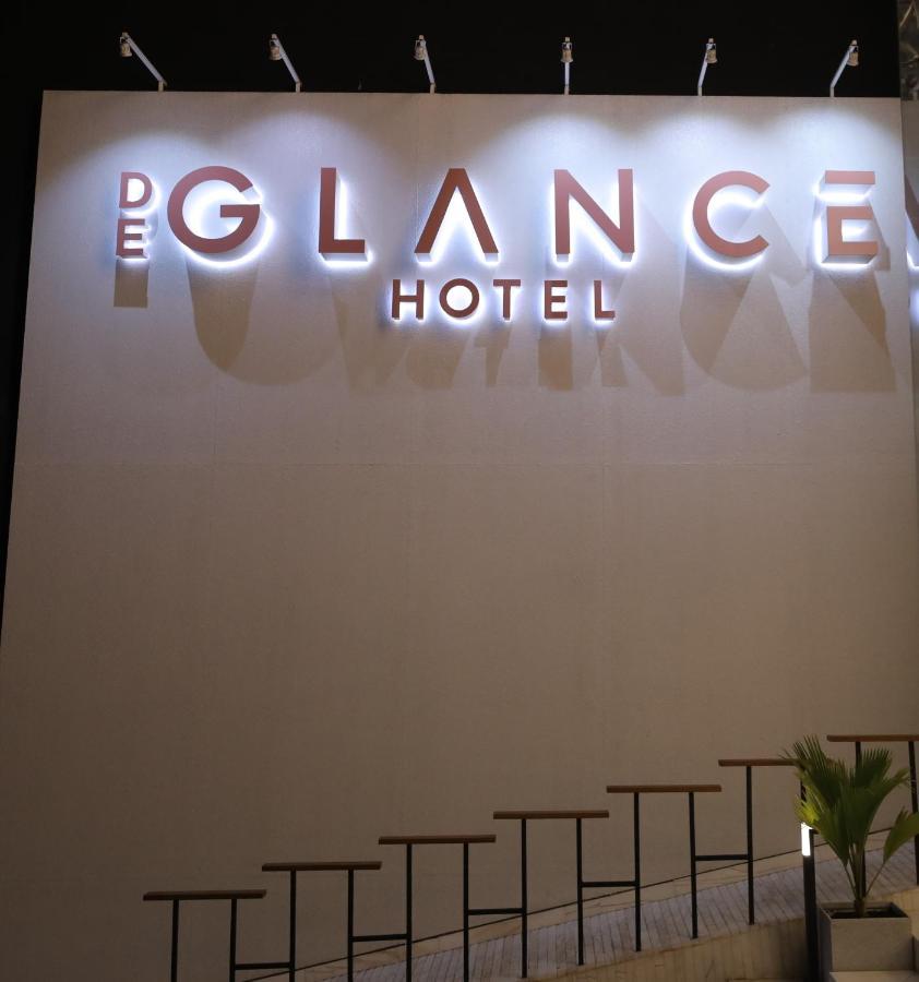 De Glance Hotel Surat Exterior foto